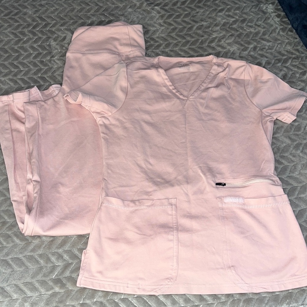 Jaanuu scrubs